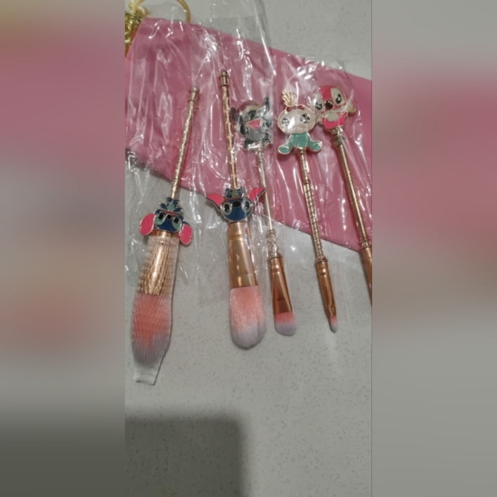 Cute Character Makeup Brush Set with Pink and Gold Accents